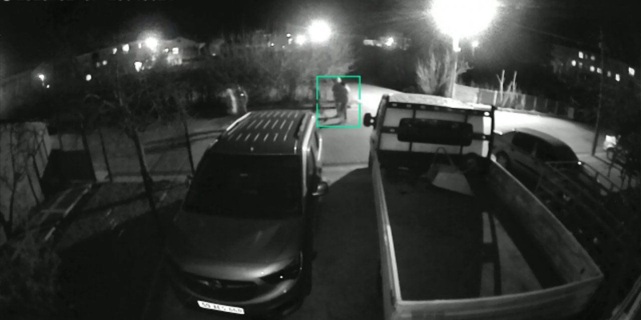 Gençlerin taşlama oyunu kameraya yansıdı