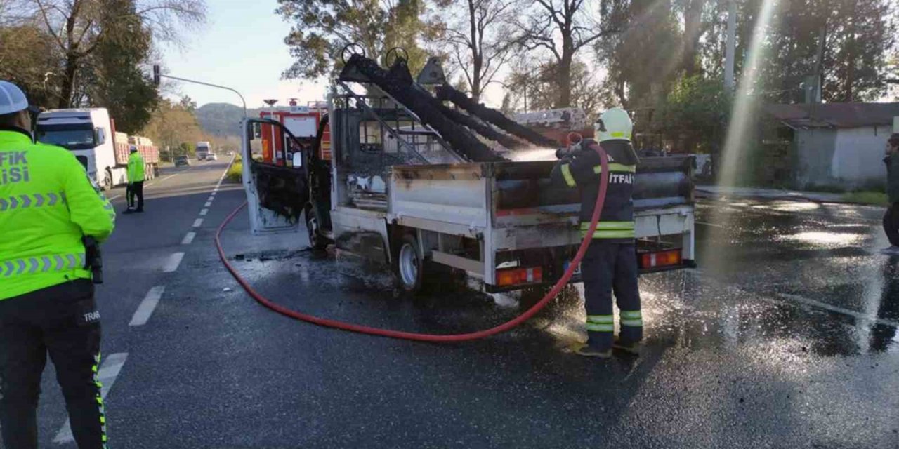 Köyceğiz-Ortaca karayolunda araç yangını