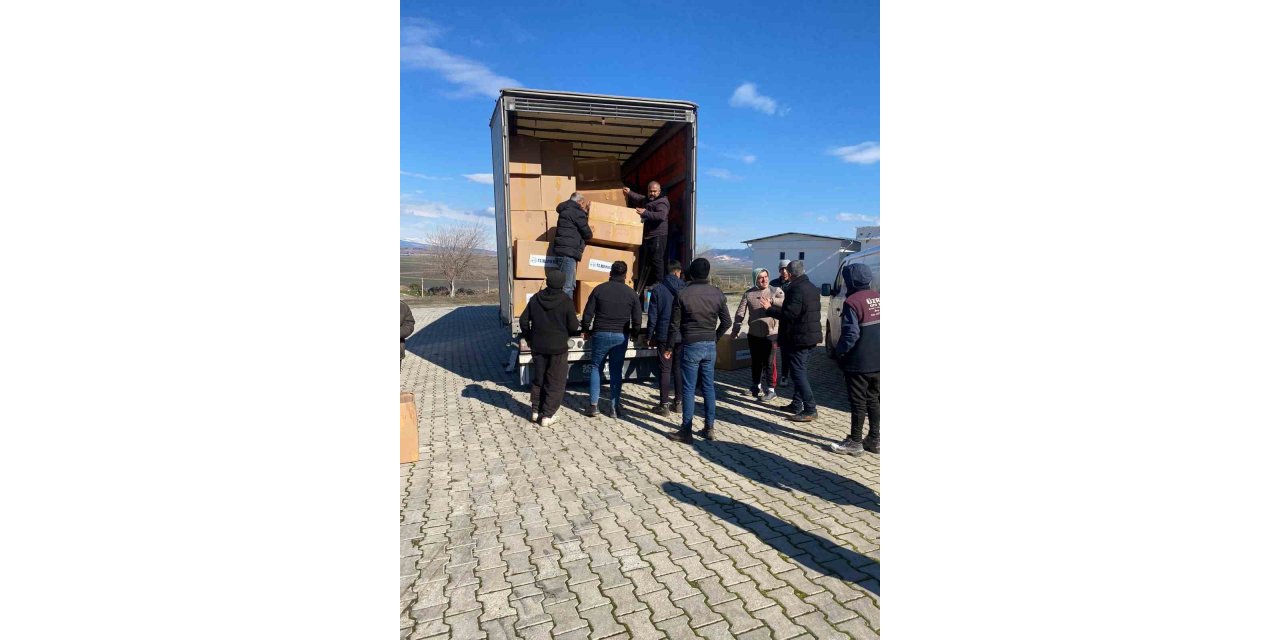 Bozüyük’ten giden 2 tır deprem bölgesine ulaştı