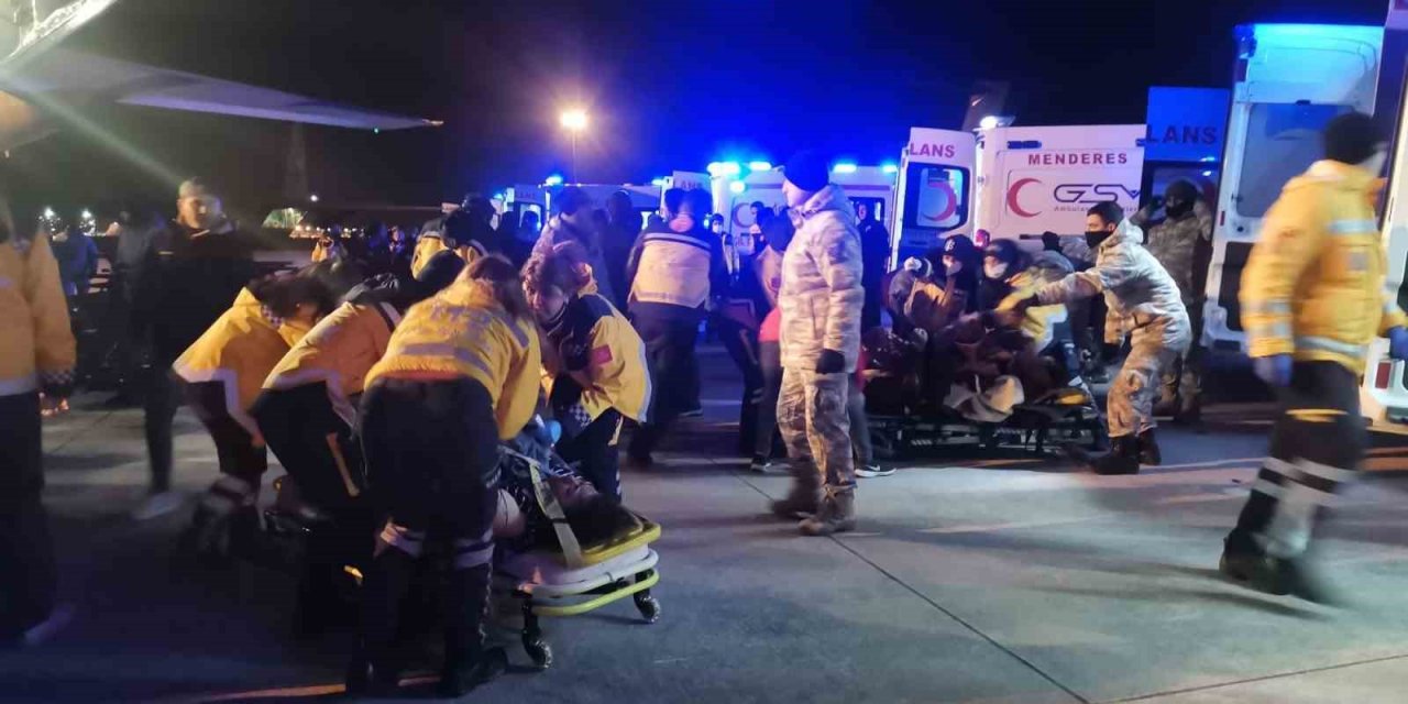 Kahramanmaraş’tan 54 depremzede İzmir’e getirildi