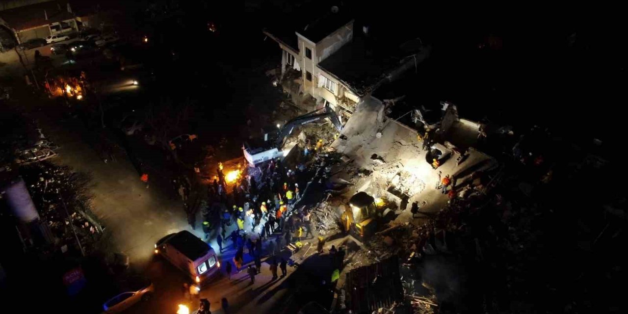 Zamanla yarışan ekipler adeta geceyi aydınlattı, dron ile havadan görüntülendi