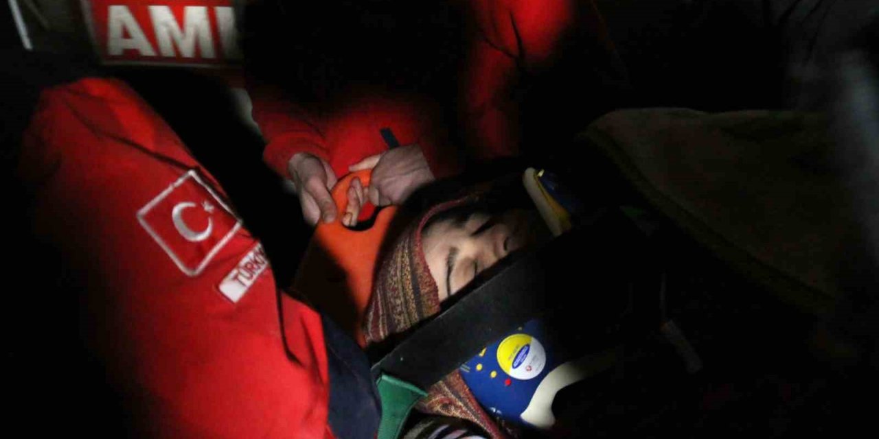 Kahramanmaraş'ta 9 aylık hamile kadın 70 saatin ardından böyle kurtarıldı