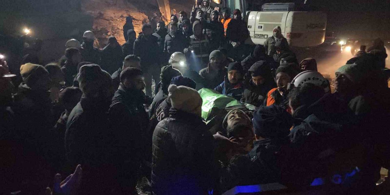 Adıyaman’da 29 yaşındaki Muhammet İlkbey 71 saat sonra kurtarıldı! İşte o anlar