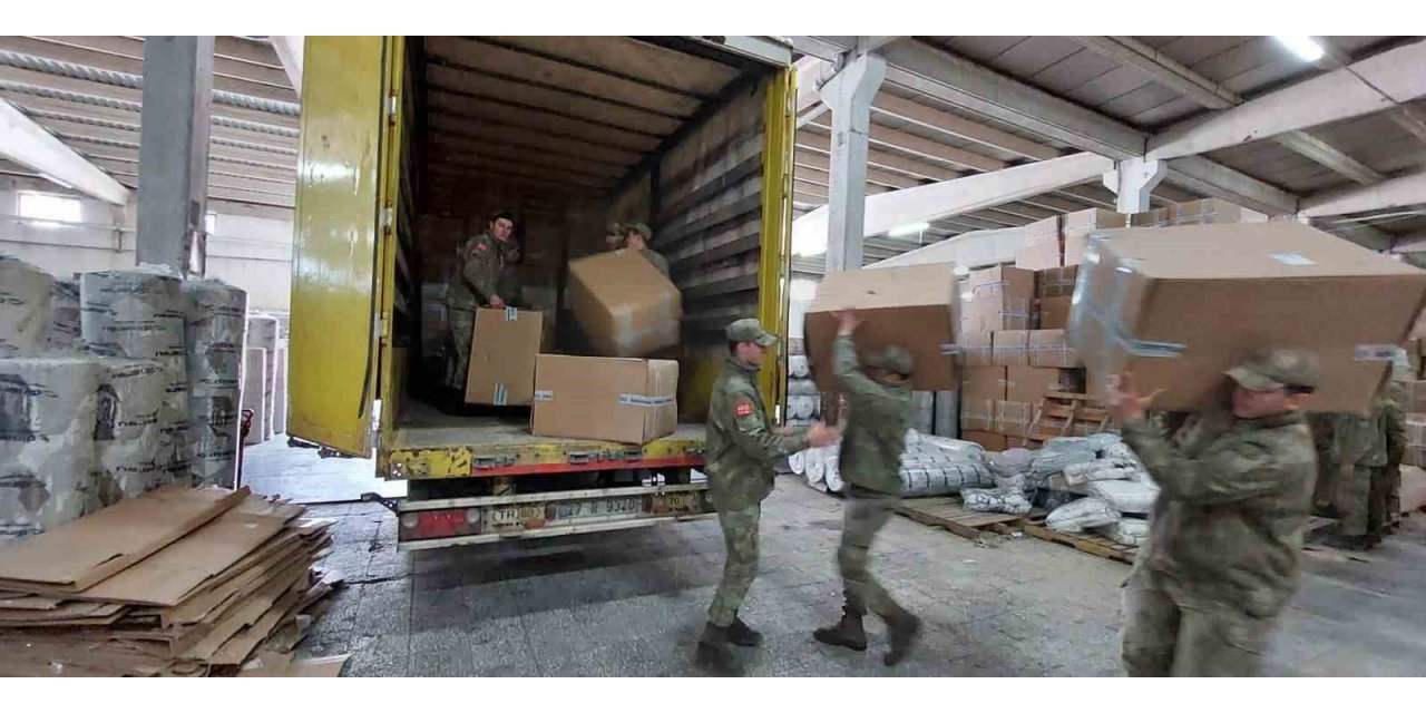 Çevre, Şehircilik ve İklim Değişikliği Bakanlığı: "Gaziantep dağlık kesimi köylerindeki depremzedelere askeri helikopterle yardım malzemesi ulaştırıldı"