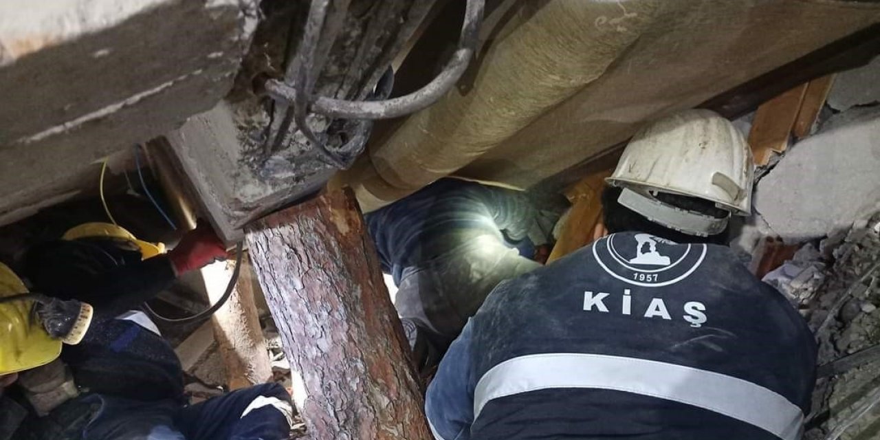 Bir güzel haber daha: Enkaz altından bir kişi daha sağ kurtarıldı