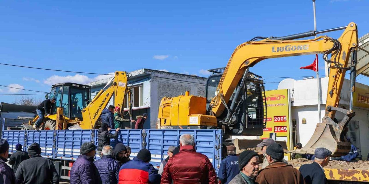 Köşk Belediyesi, 2 iş makinesini deprem bölgesine gönderdi