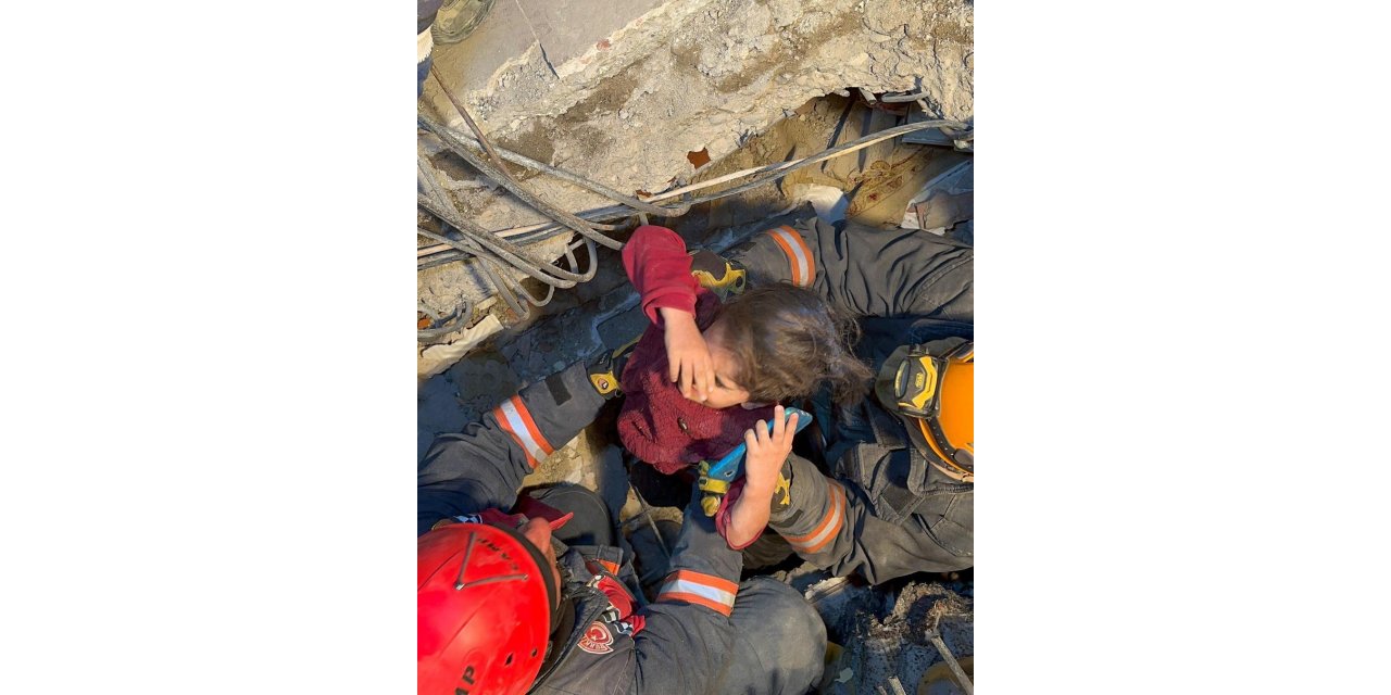 73 saat sonra gelen mutluluk: 3 kişilik aile kurtarıldı