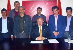 AKP'den istifa edenler CHP'de
