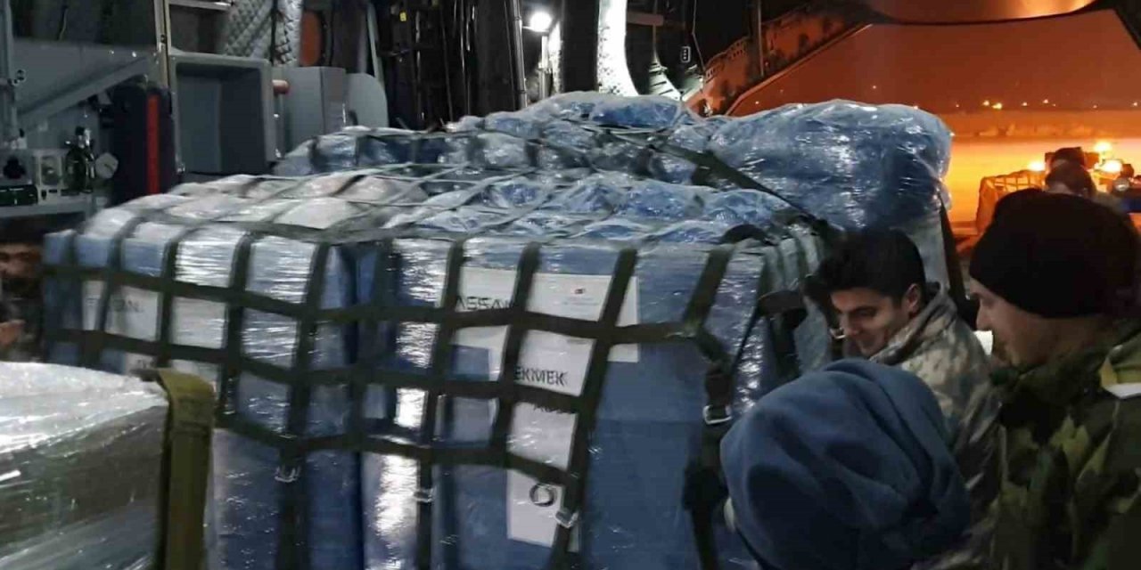 MSB: "Depremlerin etkilediği illere 519 sortiyle kurtarma ekibi ve yardım malzemesi taşındı"