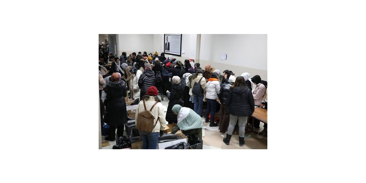 Afyonkarahisarlılar yardım toplama merkezlerine akın ediyor