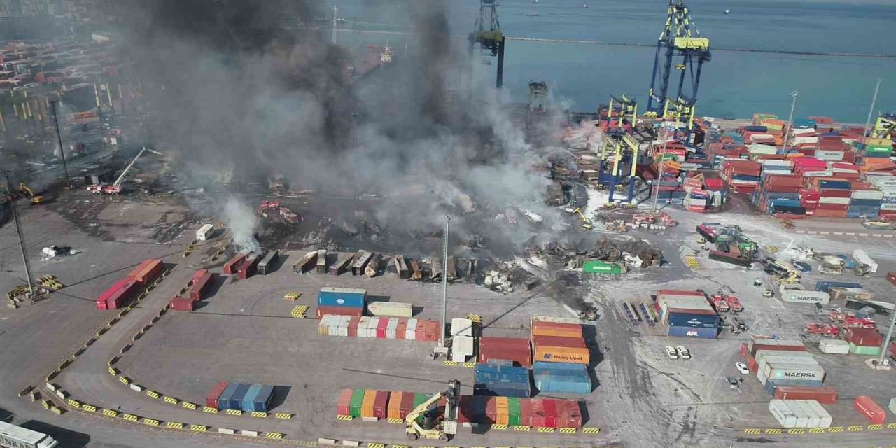 İskenderun Limanı’ndaki yangın 3’üncü gününde havadan görüntülendi