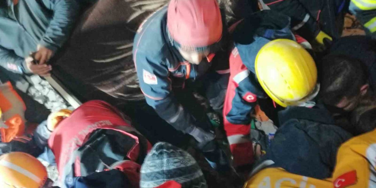 72 saat sonra enkazdan sağ çıkarıldı