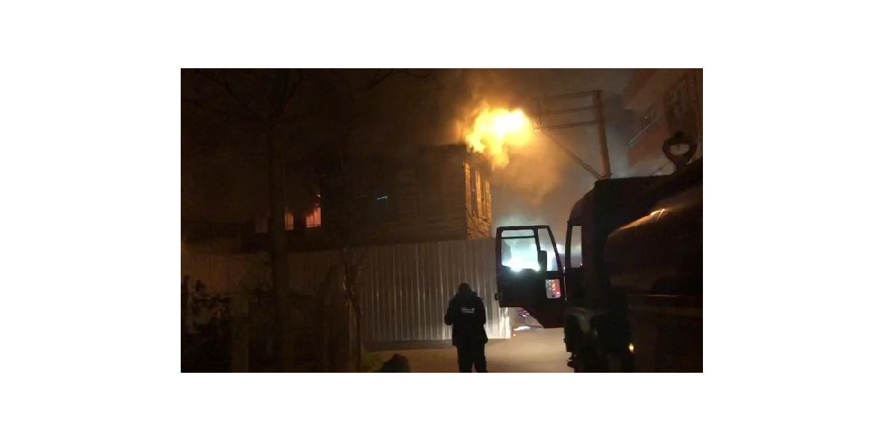 Metruk bina alev alev yandı: 2 ölü