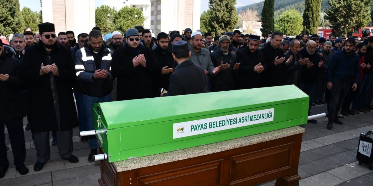 Payas’ta depremde hayatını kaybeden 22 kişi toprağa verildi