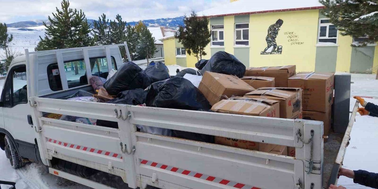 Köylüler bir olup depremzedeler için yardım topladılar