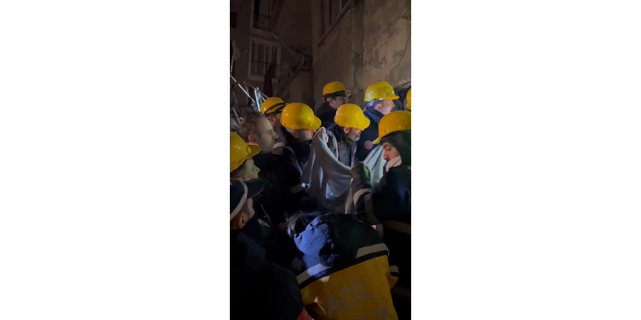 Hatay’da anne ve oğlu depremin 70’inci saatinde kurtarıldı
