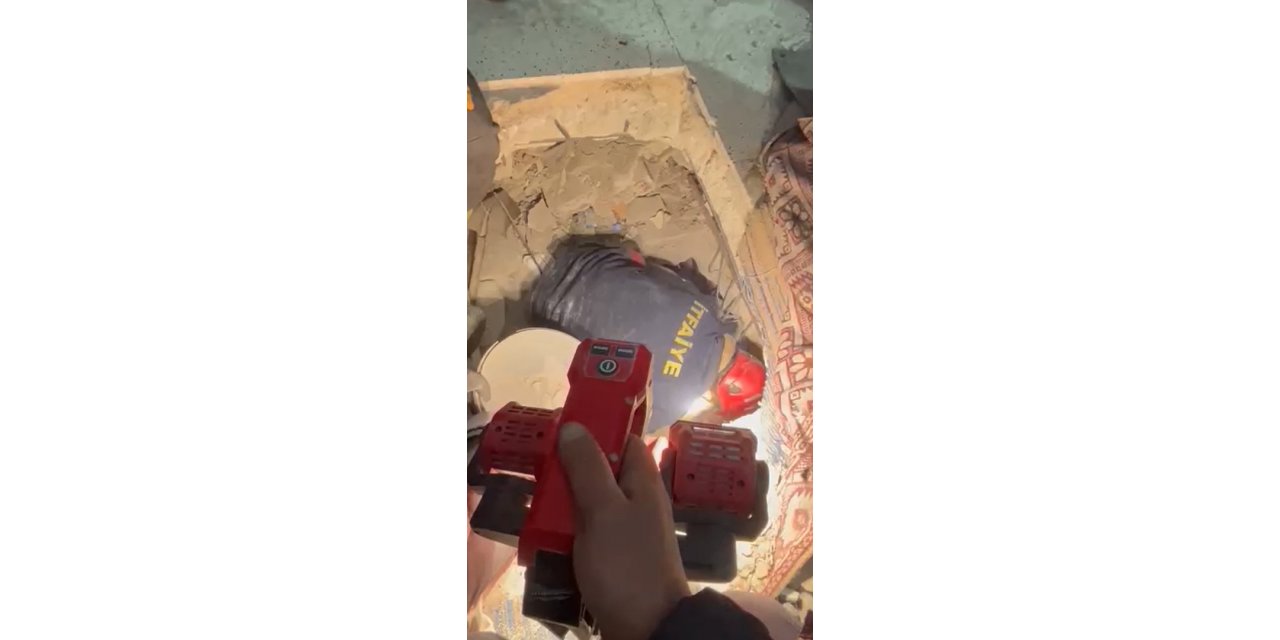 Gül teyze depremin 71’inci saatinde enkazdan sağ çıkarıldı