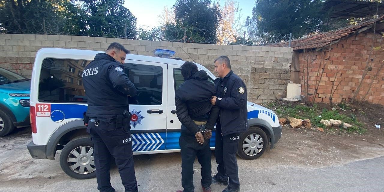 Kendisini asansör dairesine kilitleyen hırsızlık şüphelisi gözaltına alındı