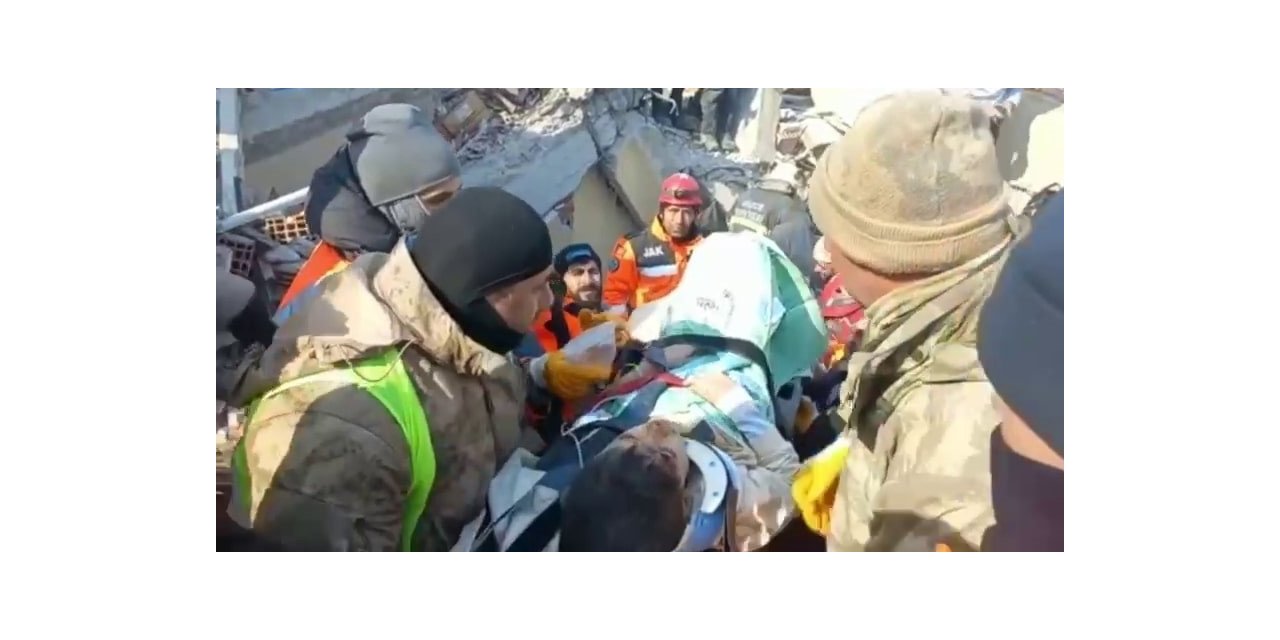 Enkazın altından 81 saat sonra kurtarıldı