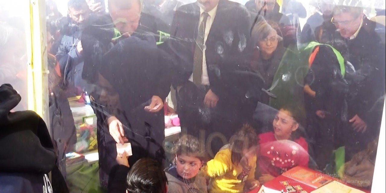 Cumhurbaşkanı Erdoğan’dan minik depremzedelere harçlık