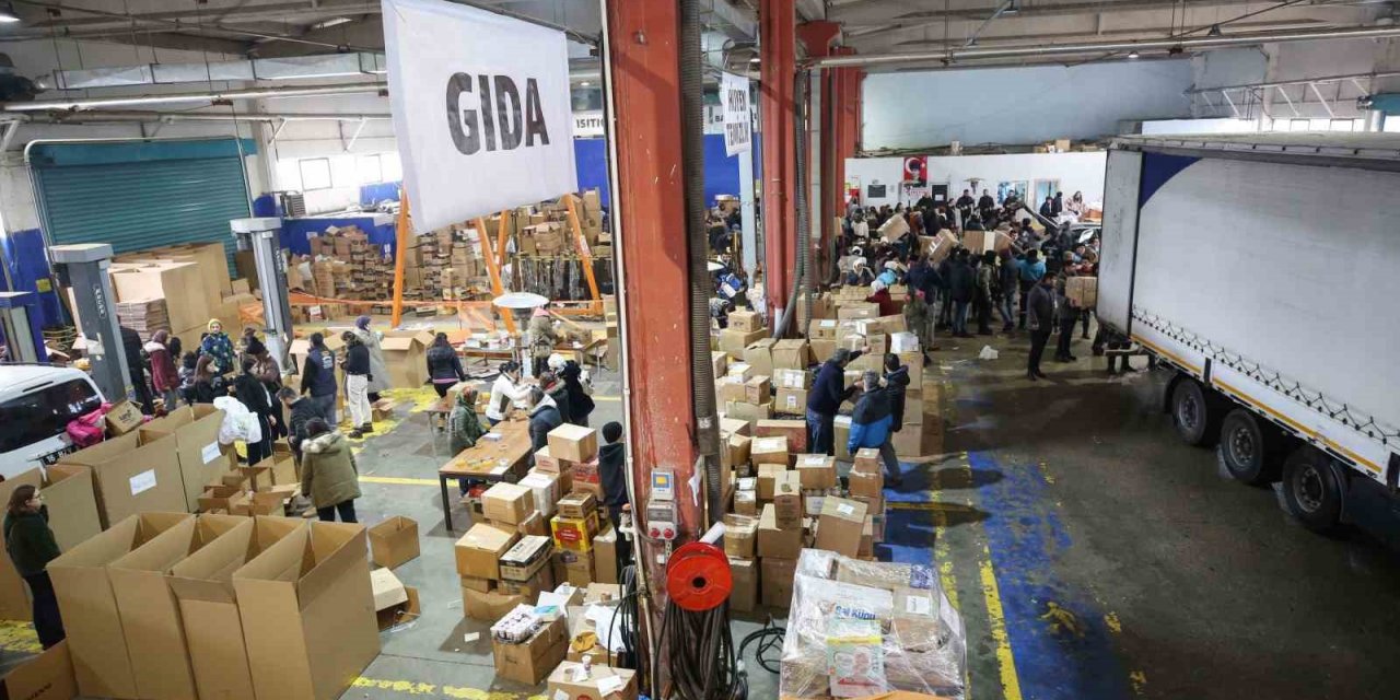 Nilüfer’den deprem bölgesine 150 tır gitti