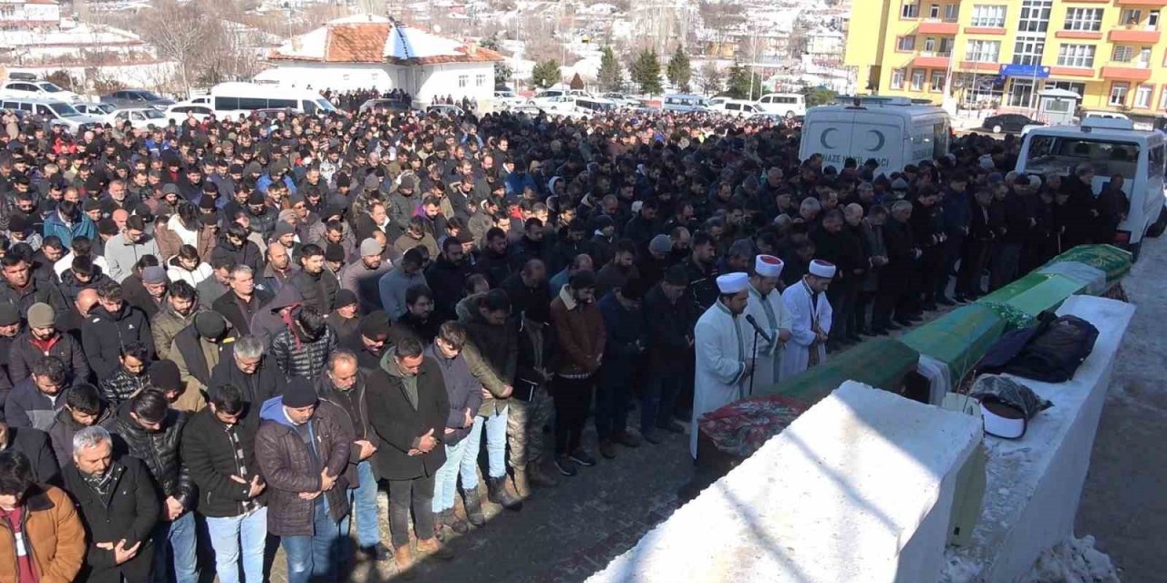 Deprem, ailesini hayattan kopardı: Eşi, 4 yaşındaki kızı, kız kardeşi ve kuzeni toprağa verildi