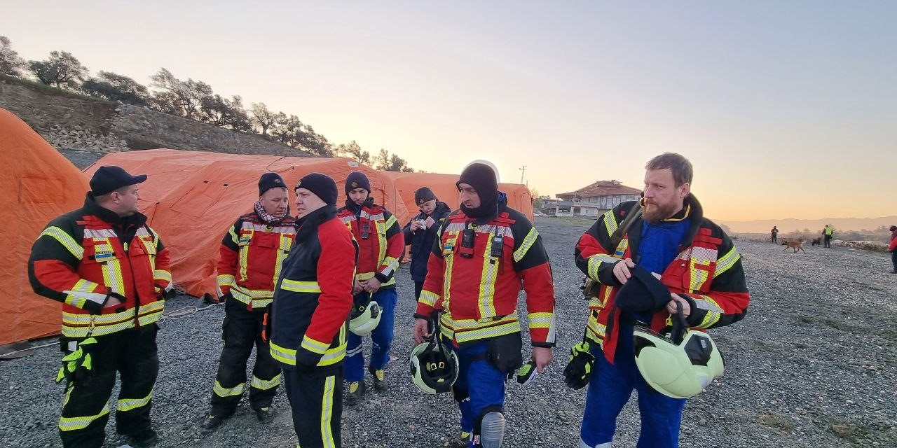 Ukraynalı arama-kurtarma ekibi Hatay’da çalışmalarına başladı