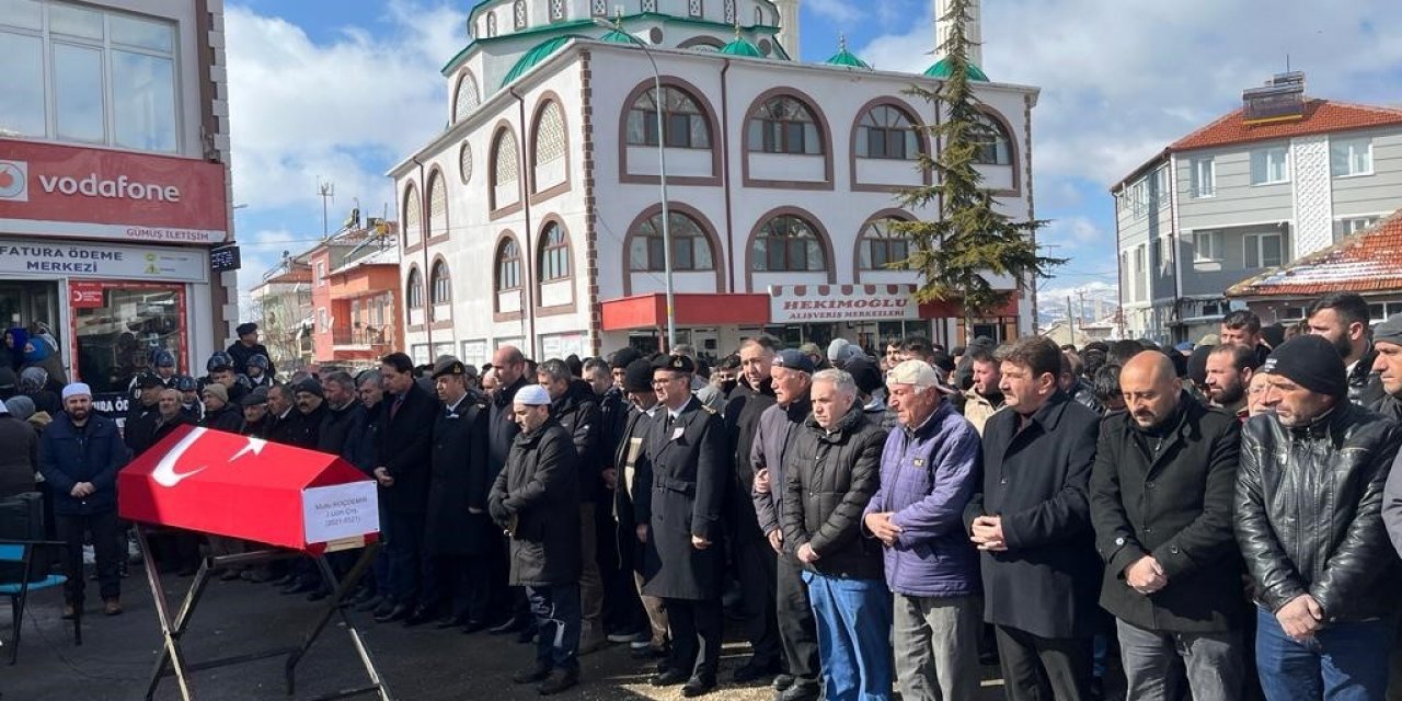 Depremde hayatını kaybeden Jandarma Uzman Çavuş Mutlu Koçdemir son yolculuğuna uğurlandı
