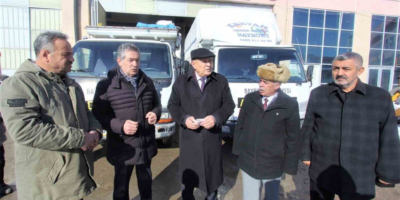 Deprem bölgesine bir destek de Bayburtlu muhtarlardan