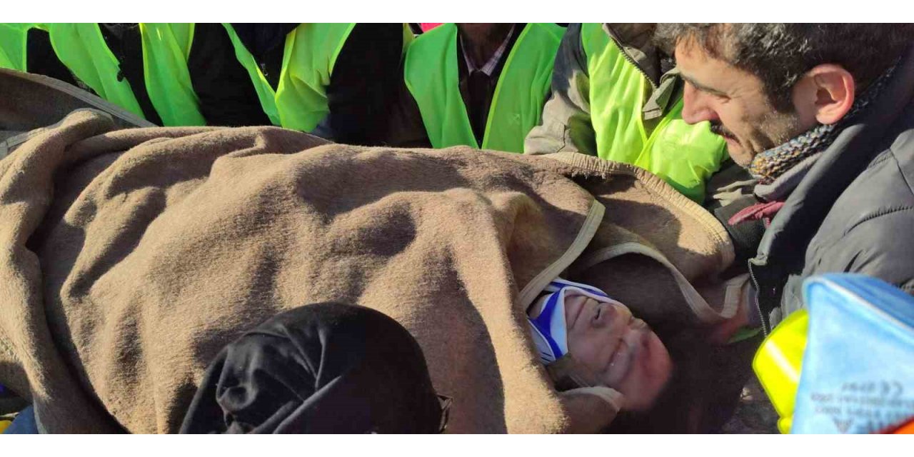 85 saat sonra kurtarılan kadın, ilk olarak torunlarını sordu