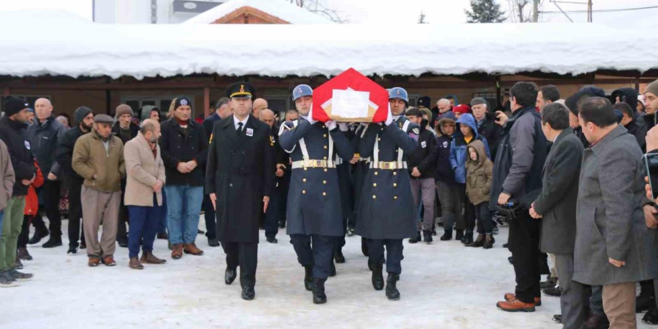 Depremde hayatını kaybeden uzman çavuş, Ordu’da topağa verildi