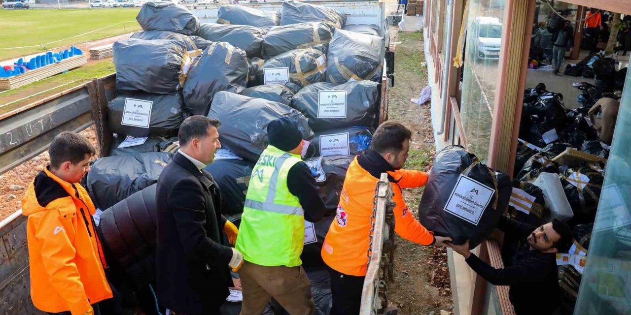 Depremin 4. gününde de yardımlar çığ gibi büyüyor