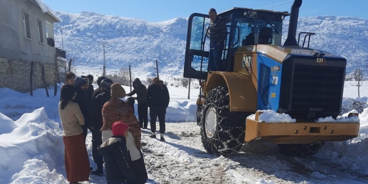 Karda mahsur kalan hamile kadın, belediye ekipleri tarafından kurtarıldı