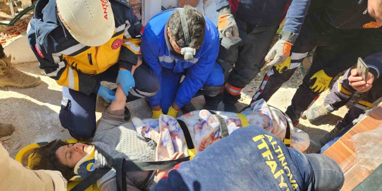 Yalova ekipleri 82 saat sonra enkazda 2’si çocuk 6 kişiyi çıkardı