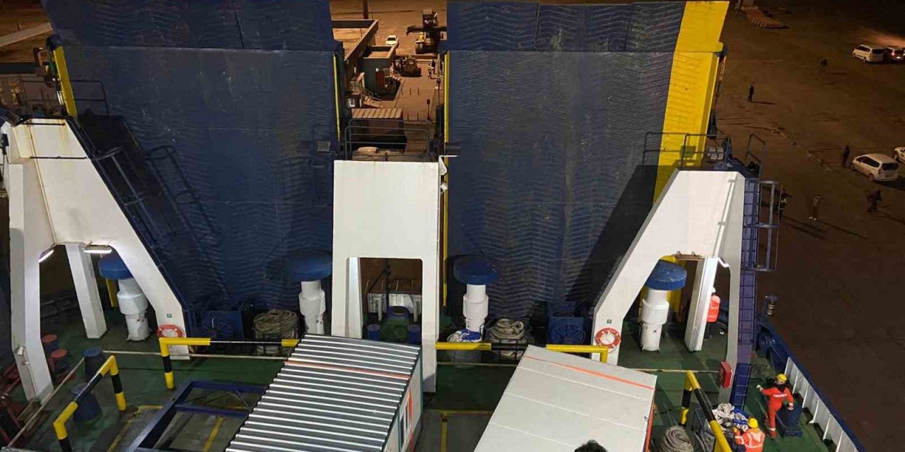 Çeşme’den yola çıkan yardım gemisi İskenderun’da