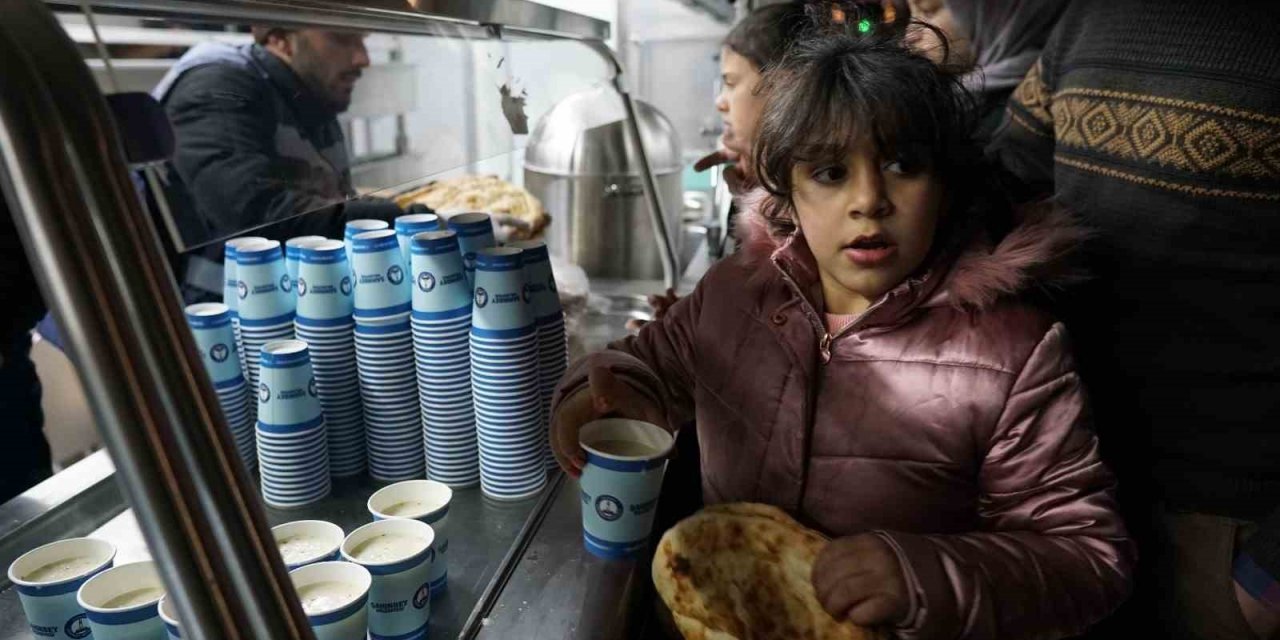 Şahinbey’de depremzedelere kumanya desteği