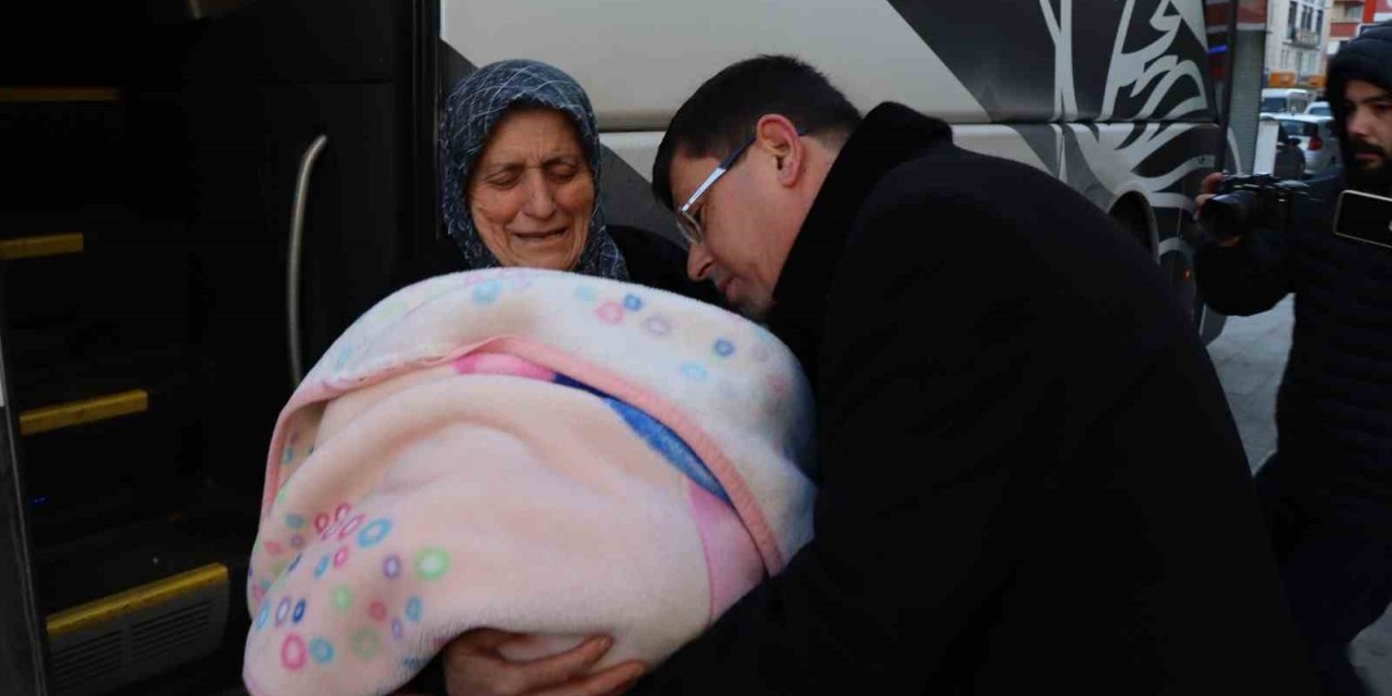 Depremzedeleri Nazilli’ye getirmek için gönderilen ilk otobüs ilçeye döndü