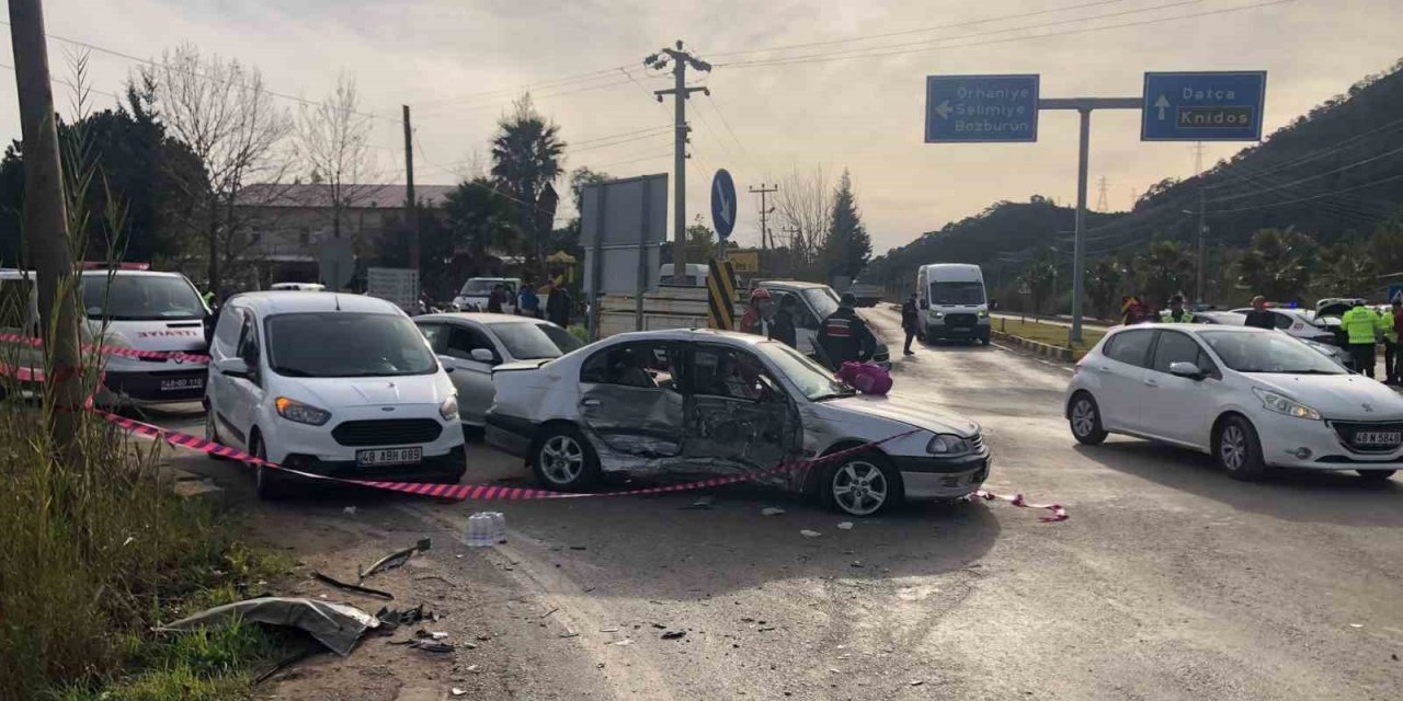 Marmaris’te zincirleme trafik kazası: 1 ölü, 2 yaralı