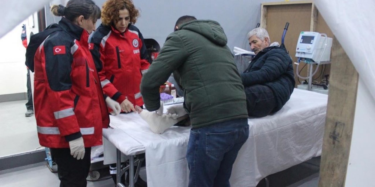 TCG Bayraktar yaralanan vatandaşlara aralıksız tedavi hizmeti sağlıyor