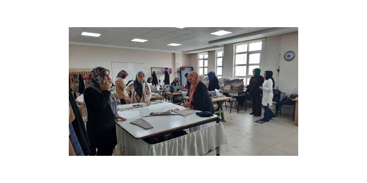 Halk Eğitimi Merkezi depremzedeler için üretiyor