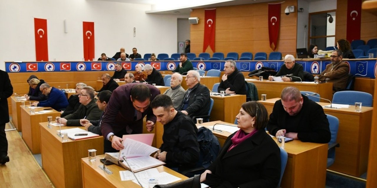 Deprem şehitleri için Fatiha okunarak başladı