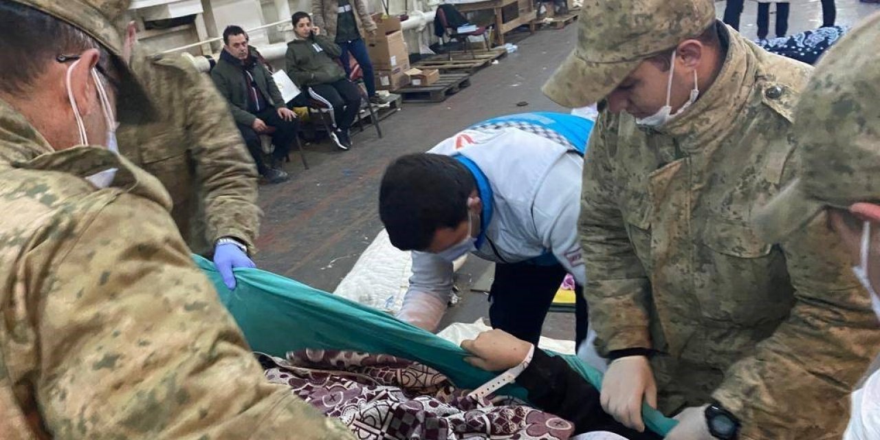 TCG İskenderun yaralı tahliyesine devam ediyor