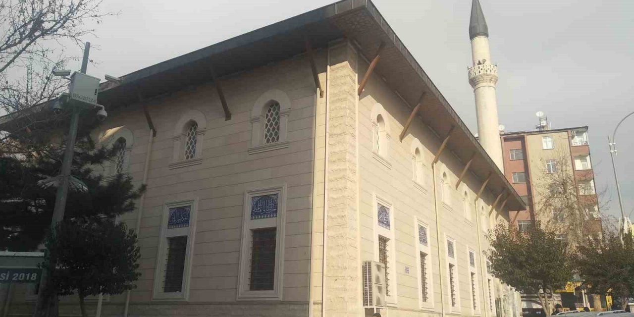 Elazığ’da bir cami ibadete kapatıldı