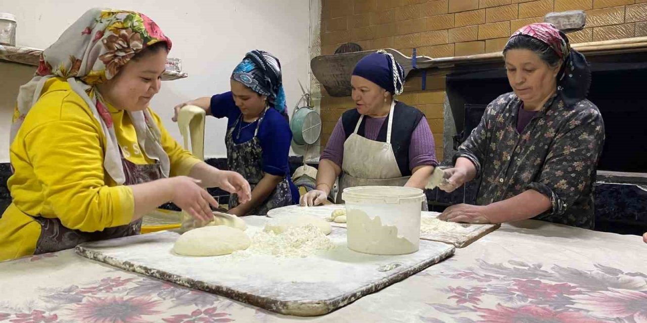 Köylü kadınlar depremzedeler için seferber oldu