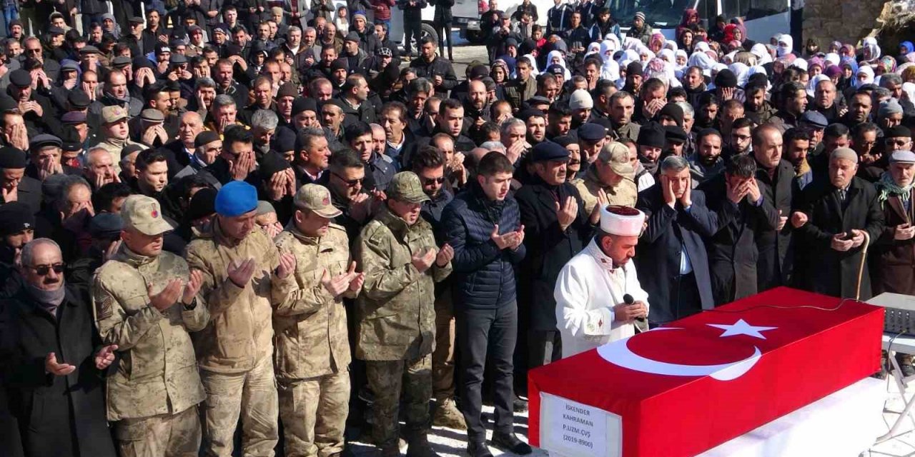 Depremde hayatını kaybeden Vanlı asker son yolculuğuna uğurlandı