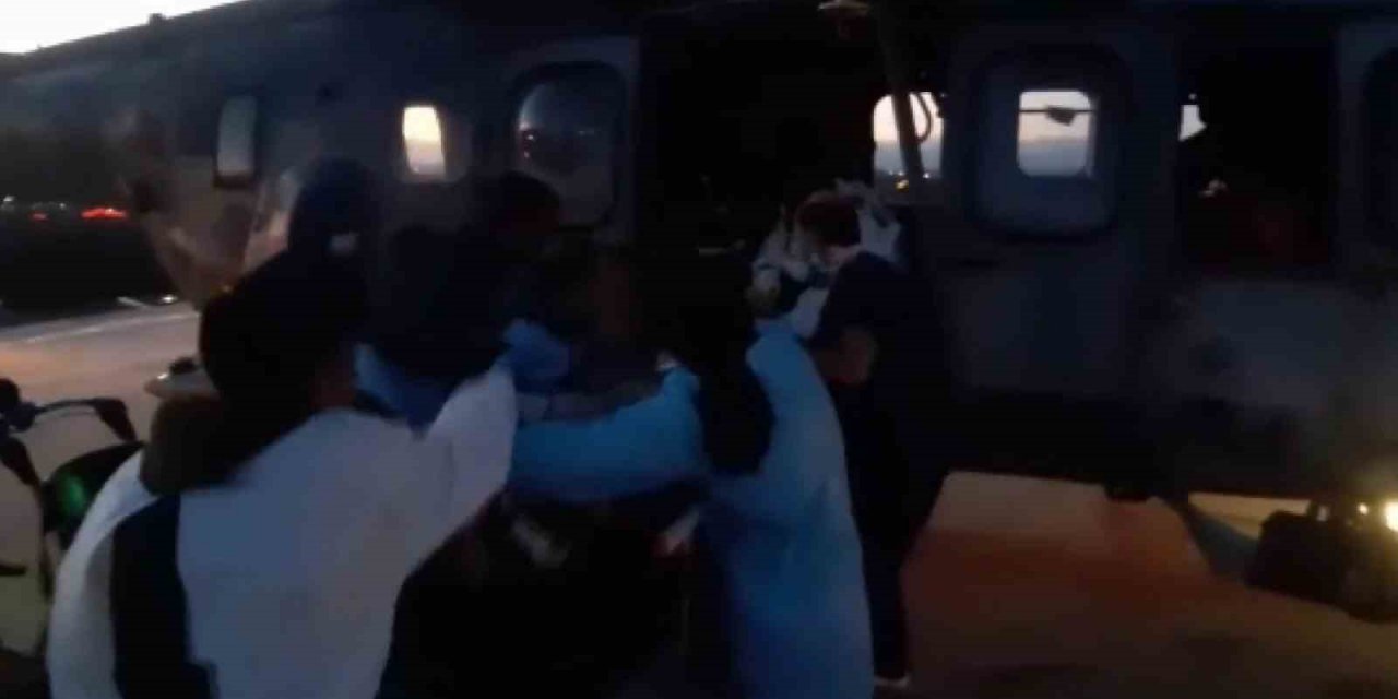 Deprem bölgesinde yaralıların tahliyesi devam ediyor