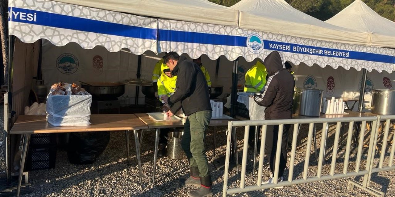 Kayseri Büyükşehir’den Depremzedeler İçin Sıcak Çorba ve Dağıtım Noktası