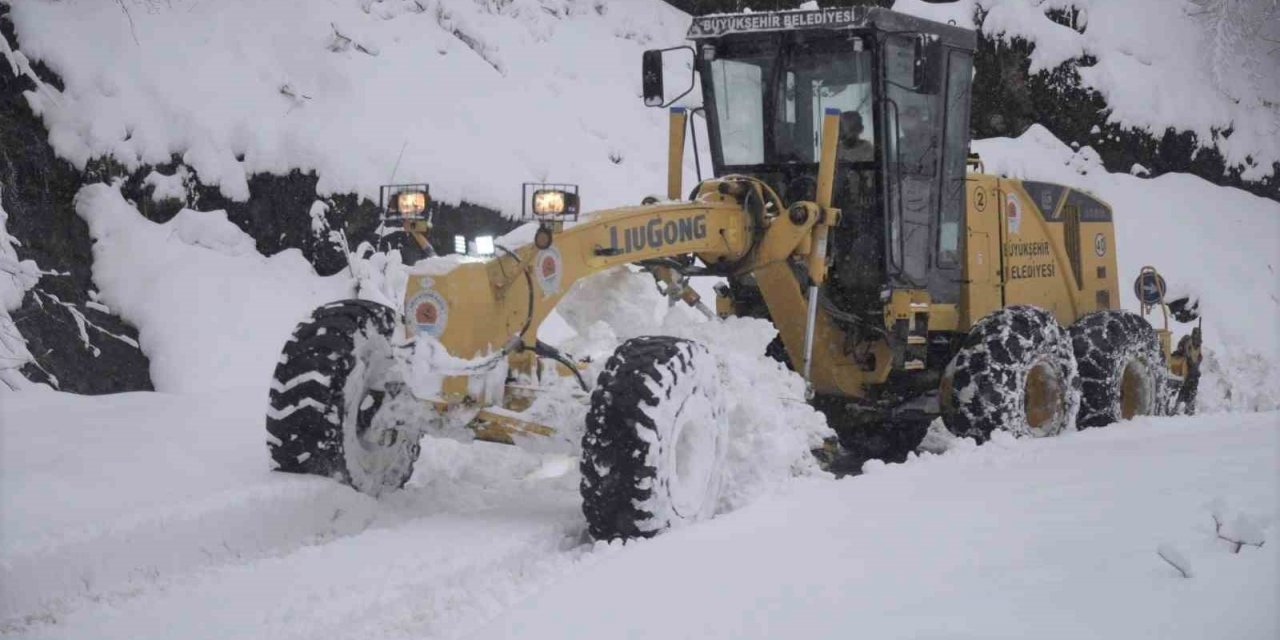 Kardan kapanan yollar açıldı