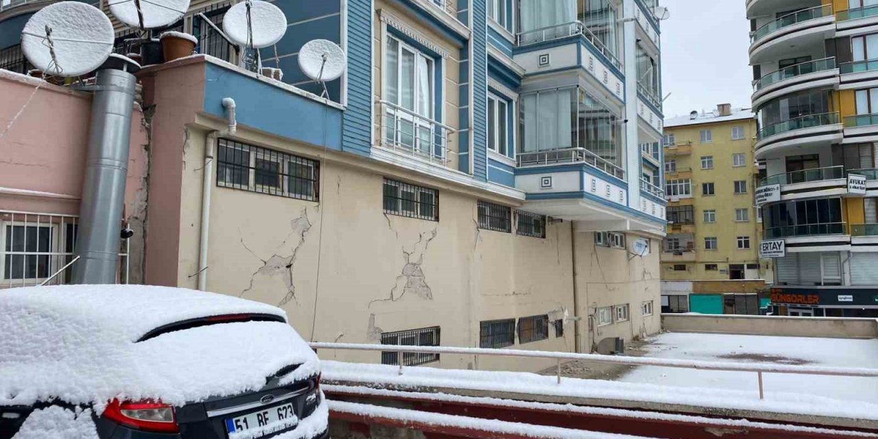 Niğde’de hasar gören 13 bina boşaltıldı