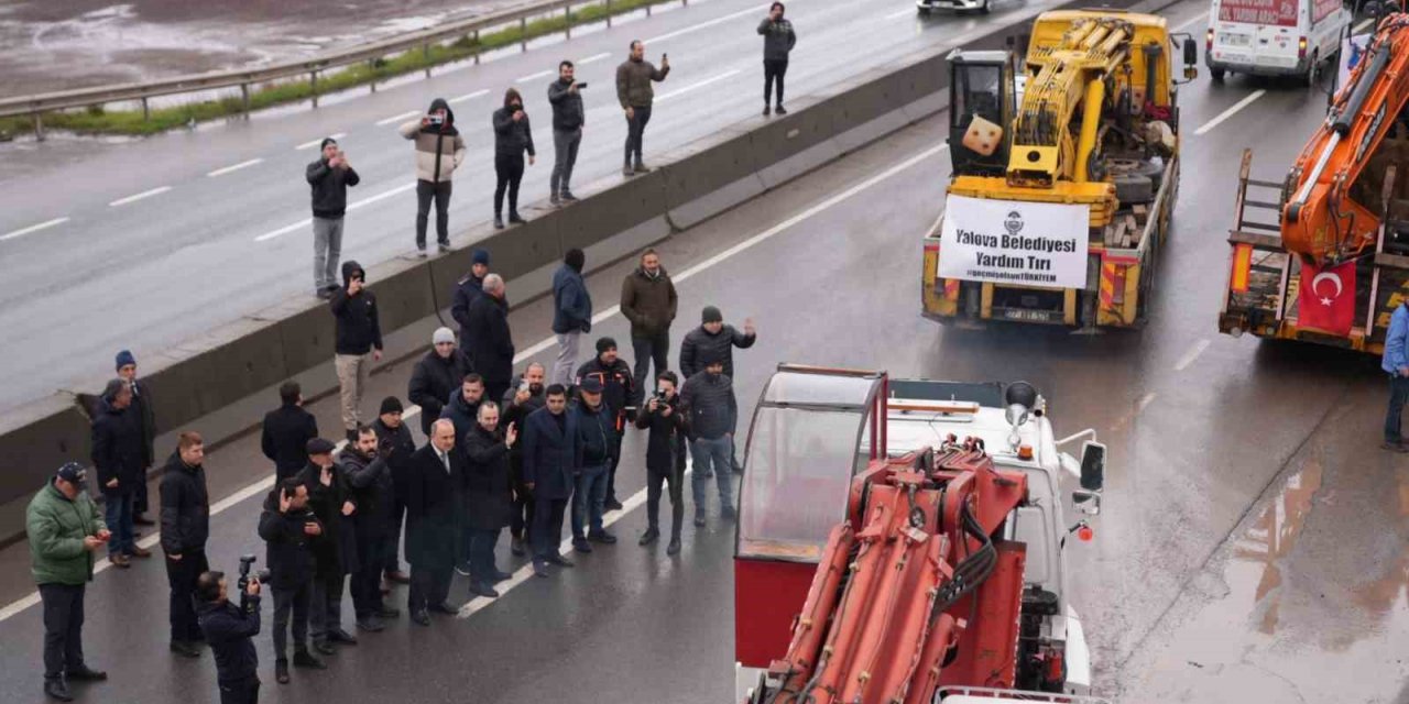 Yalova’dan deprem bölgesine 204 yardım yüklü araç gönderildi